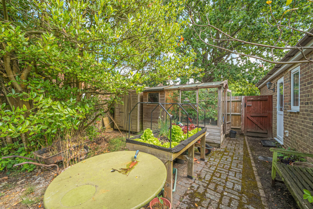 1316253-5-686b9fb...