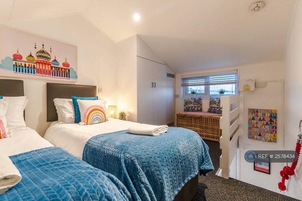 Bedroom As 2 Singles