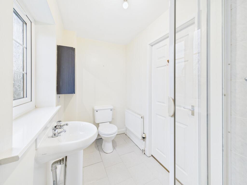 Second Bedroom En-Suite