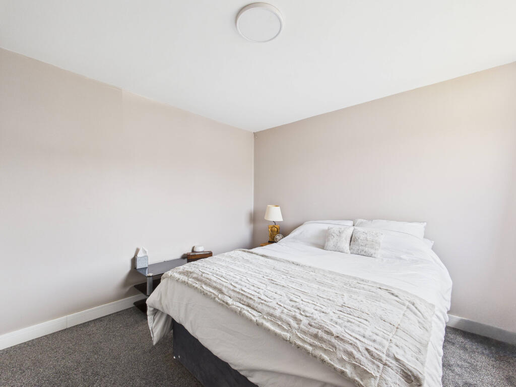 CAM01354G0-PR0563-STILL007