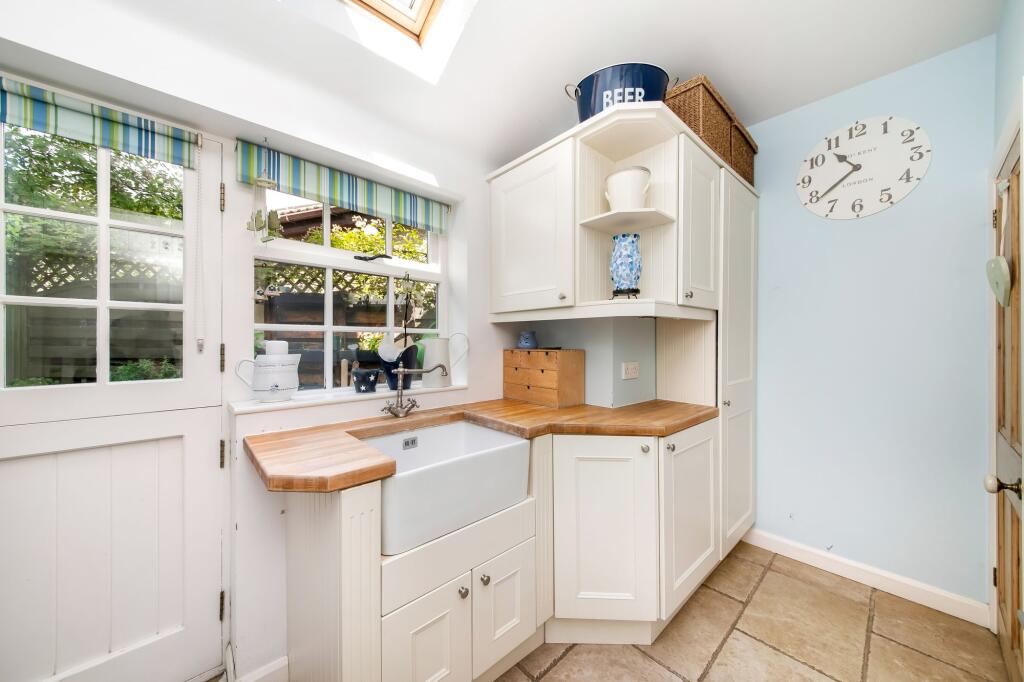 ENTRANCE HALL/ BOOT ROOM