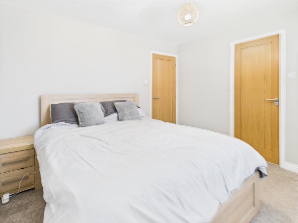 CAM03729G0-PR0090-STILL033