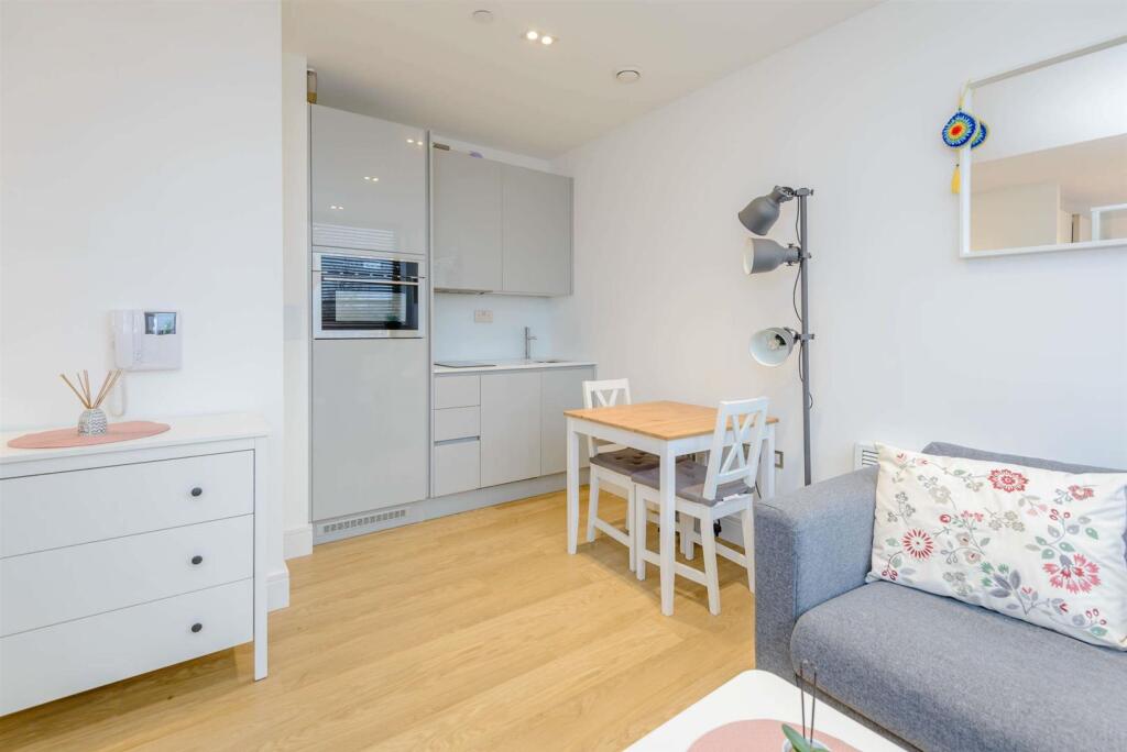 8452240-interior05-800.jpg