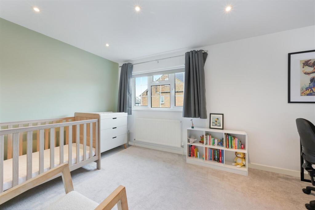 MIDDLE CLOSE (5).jpg