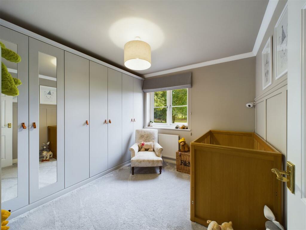 BEDROOM 4