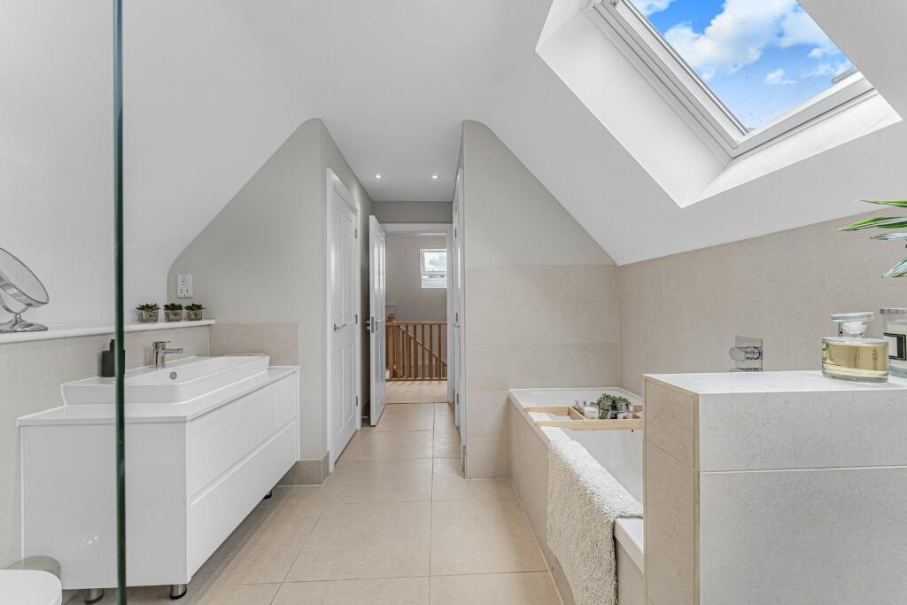 PRINCIPAL BATHROOM ii.jpg
