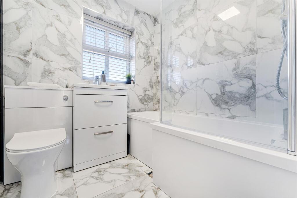 97 Manorwood Drive bathroom.jpg