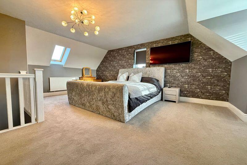 27' Master Bedroom Suite