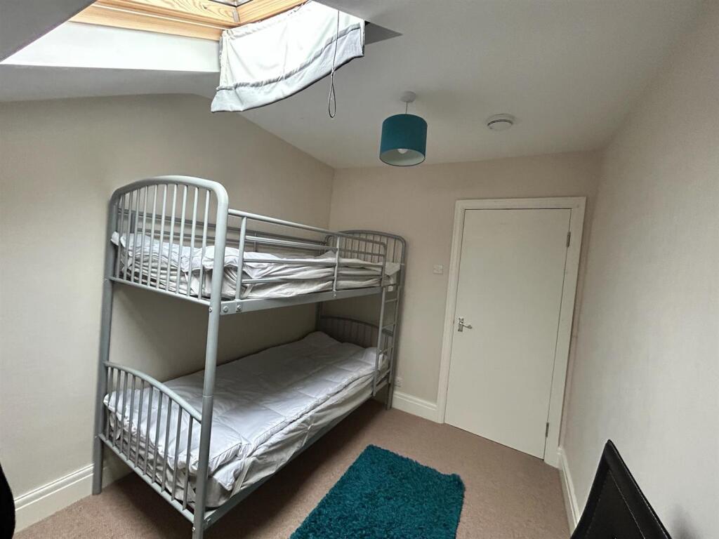 3502 ee bed 2.jpeg