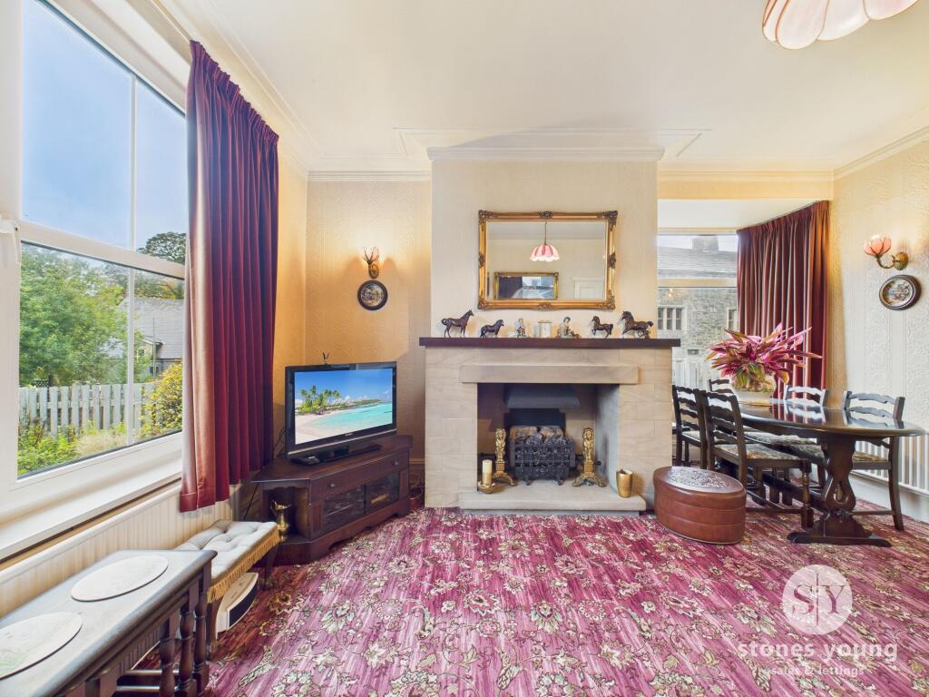 Lounge &amp; Dining Room