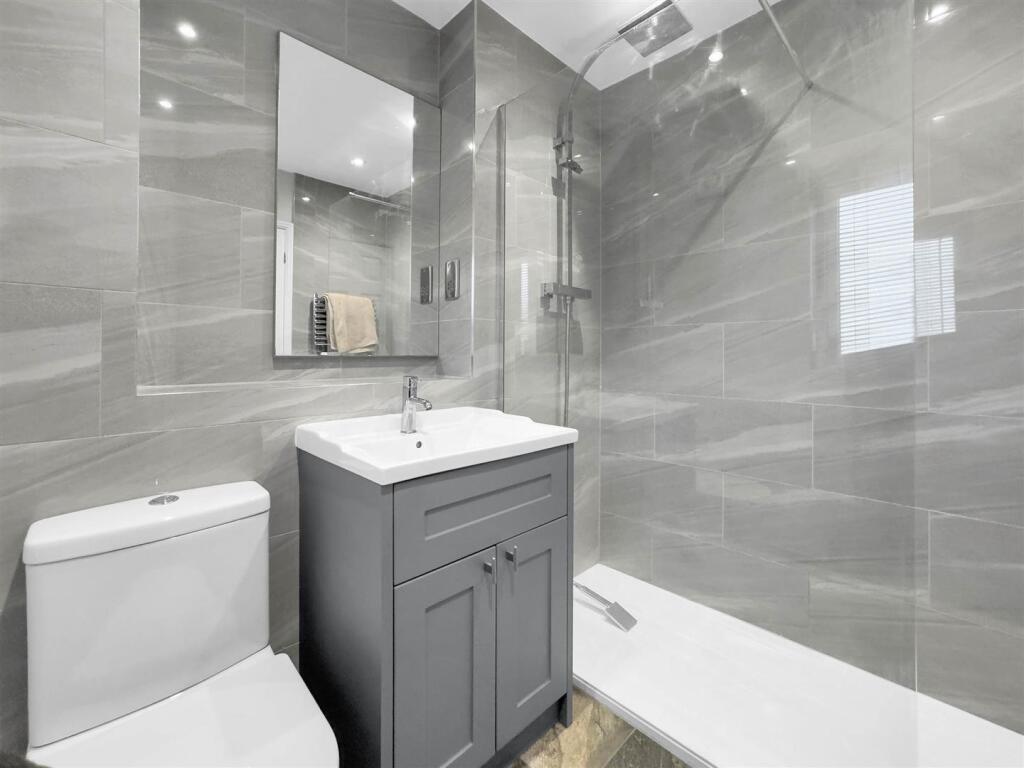 En Suite Shower Room Aspect 2- Bed 2