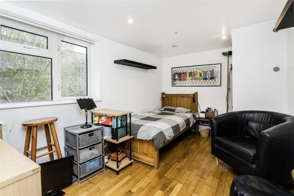 Davidson Frost-Wellings, DFW, Chiltern Avenue, Liv