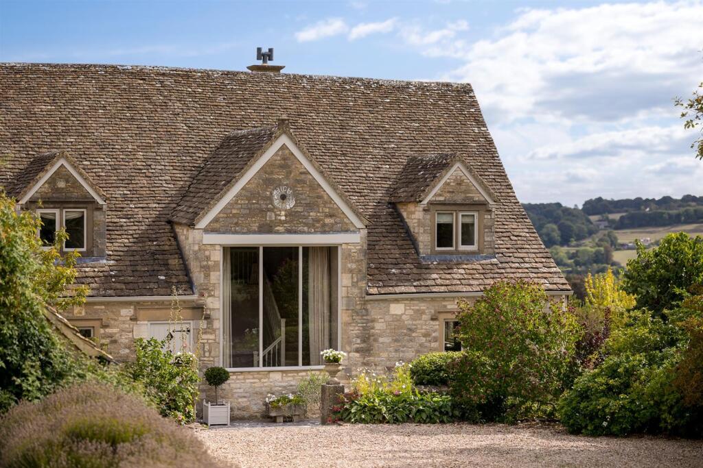 4 - High Barn - GL6 0QA - Web.jpg