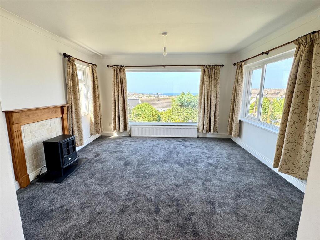 10 Lewarne Road Lounge