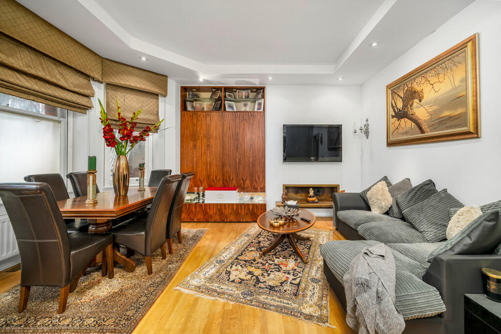 1, 30 Bramham Gar...