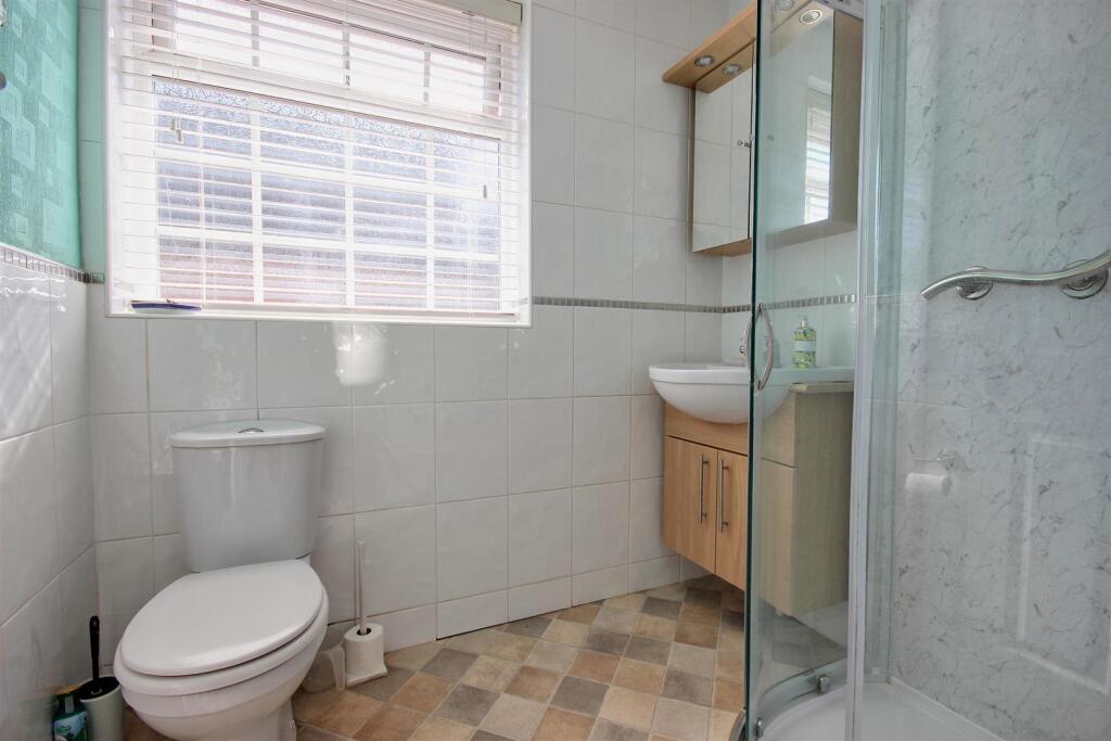 SHOWER ROOM/WC