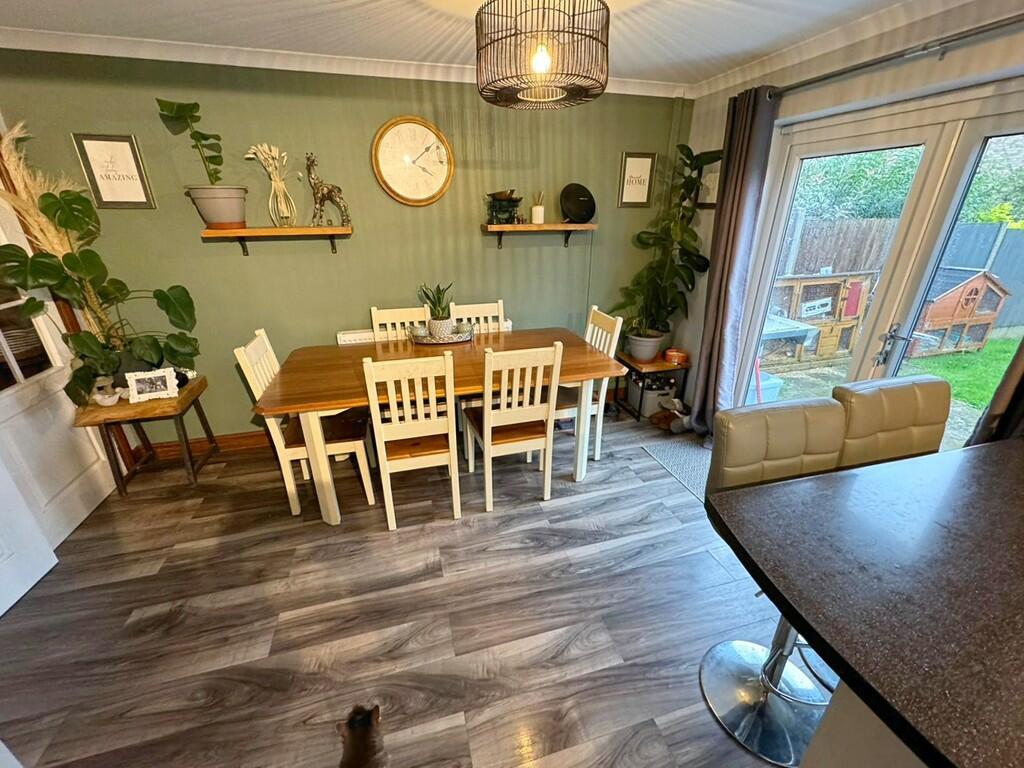 Dining end to kit...