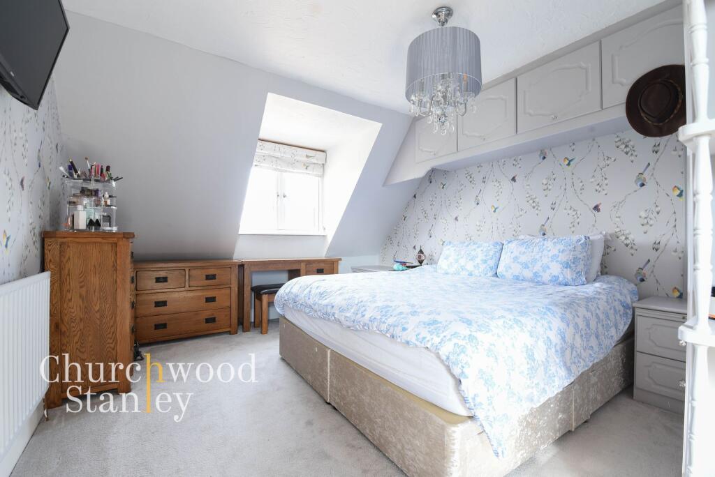 Principal bedroom
