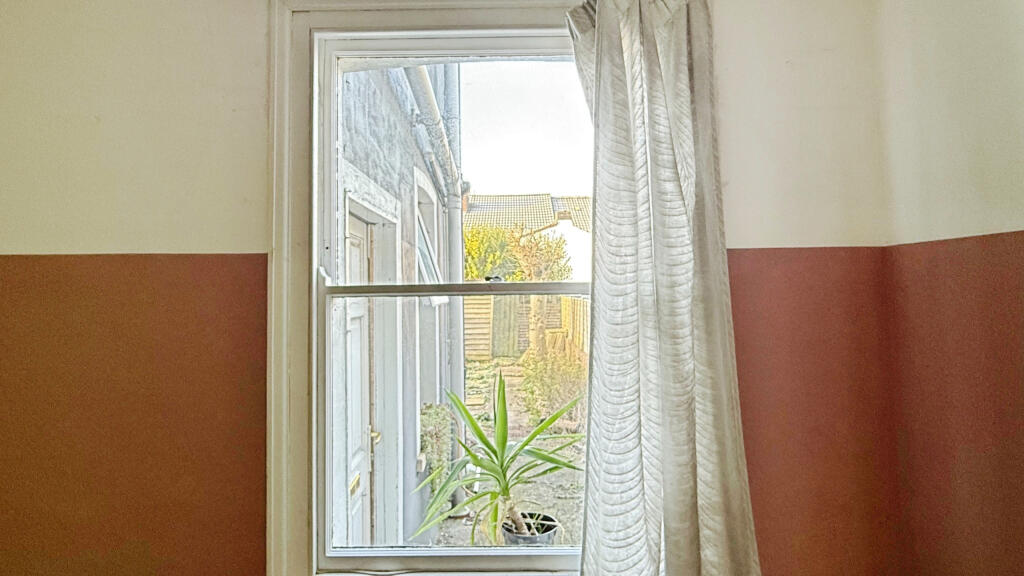 Sash window