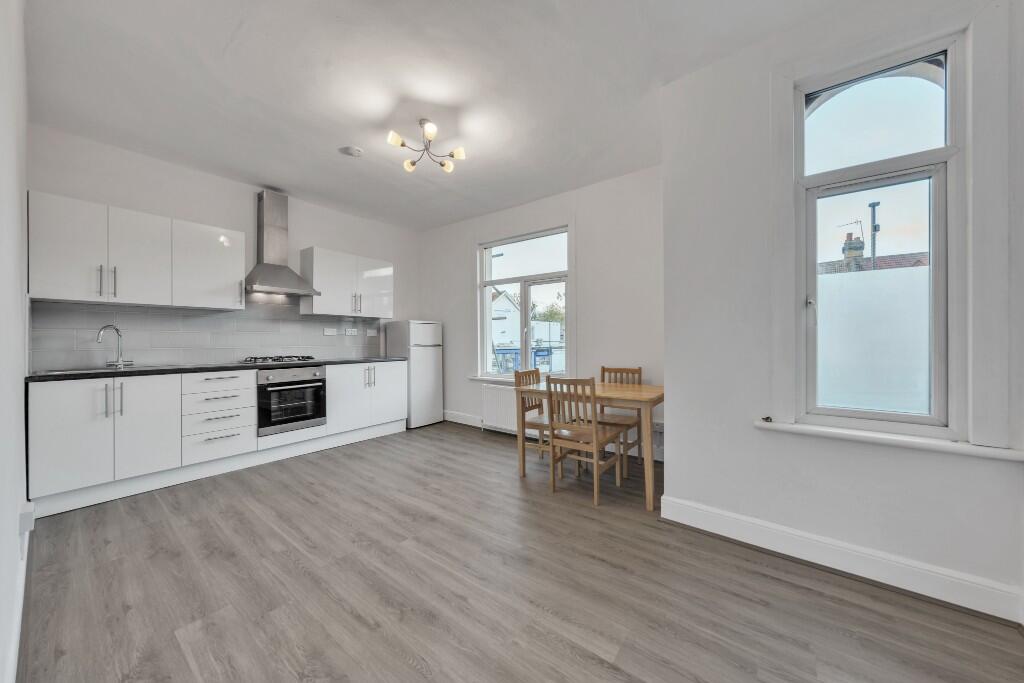 Philip Lane, London, N15 *Ideal for professional sharers*