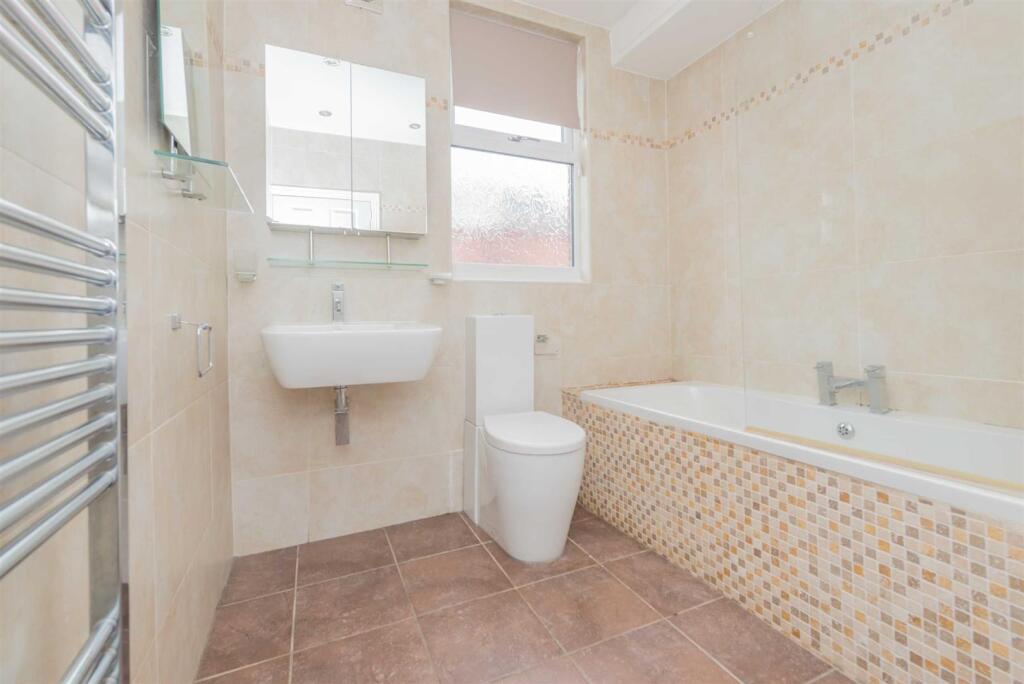 Bathroom / WC:
