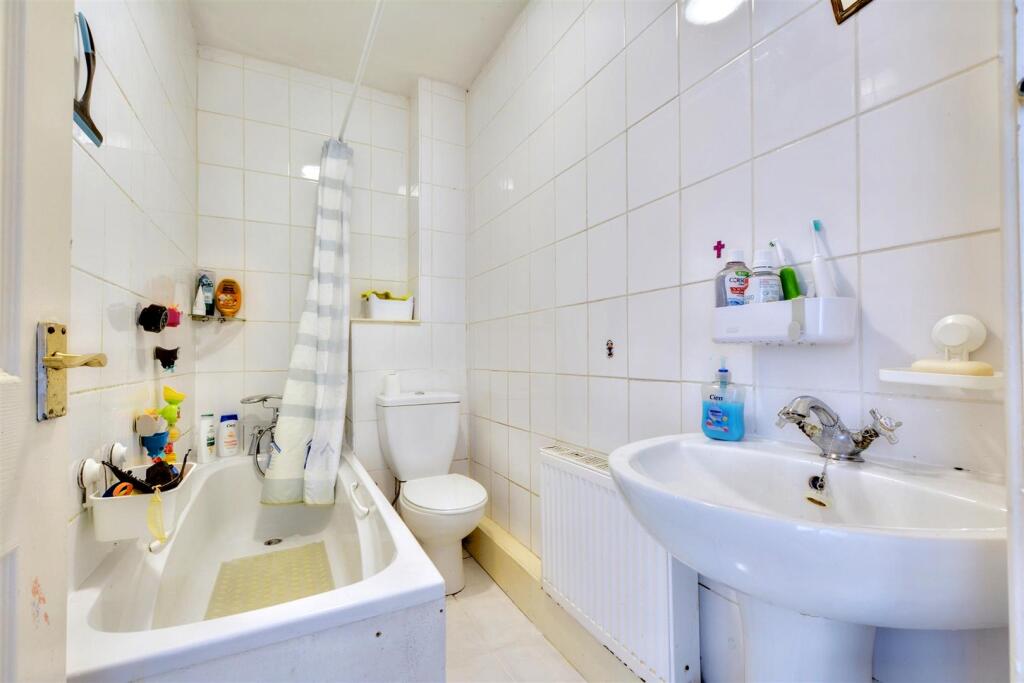 Bathroom_2.jpeg