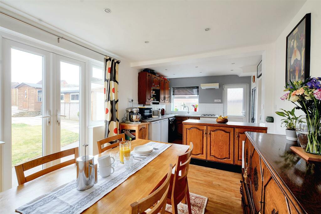 FULL WIDTH DINING KITCHEN