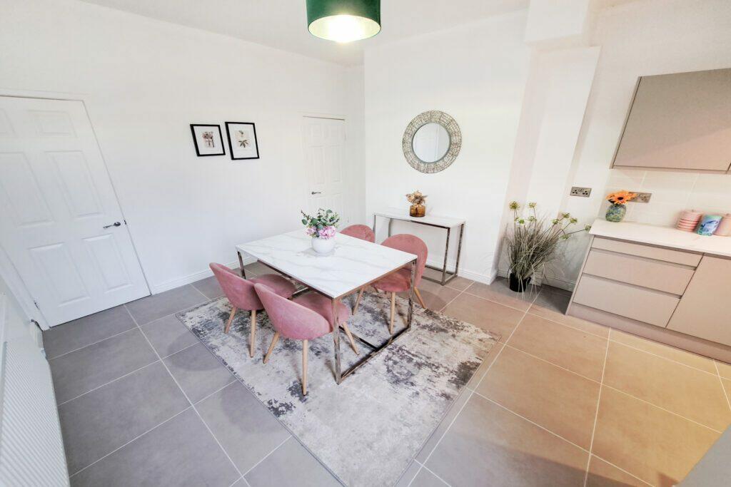 Bloemfontein Street- Overview of Dining Room