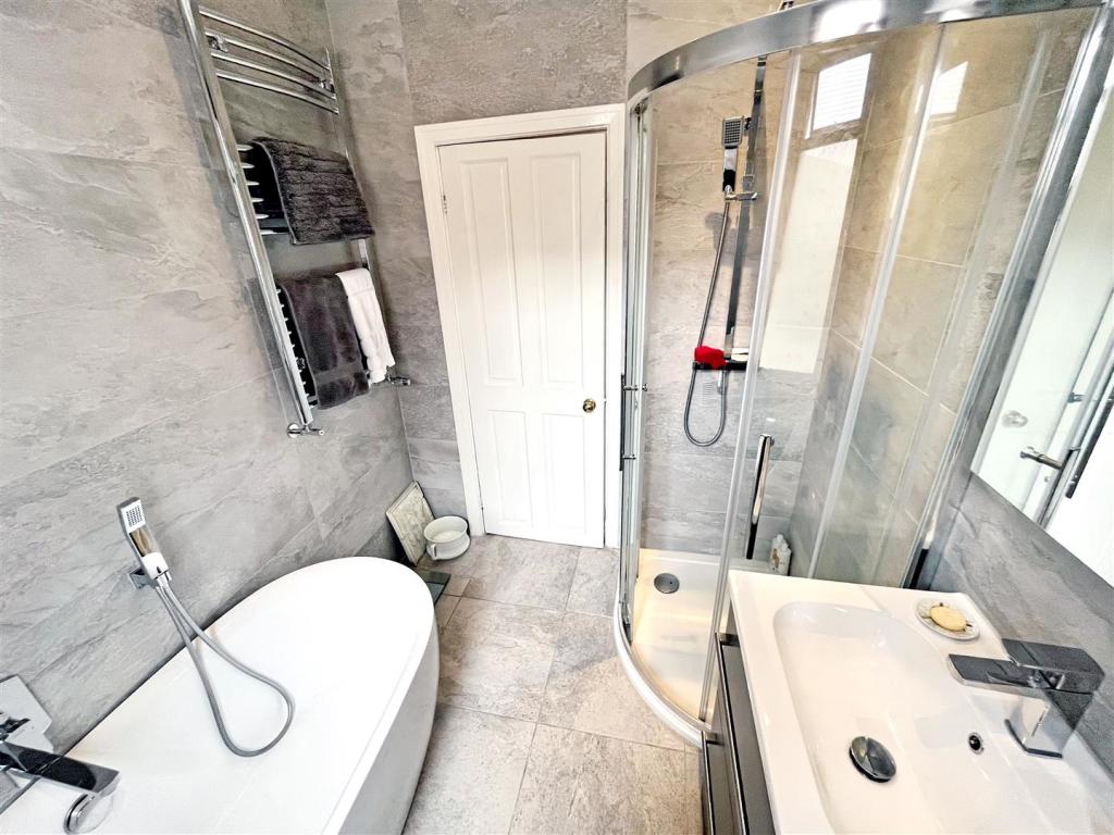 Bathroom Aspect 2.jpg