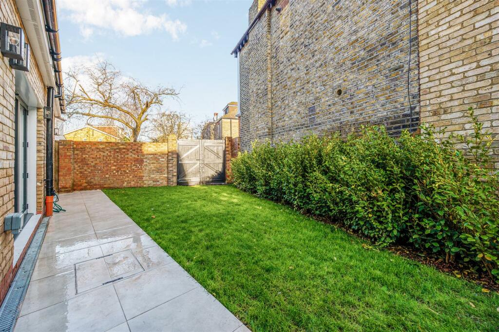 Flat 1, 49 Cumberland Park-6.jpg