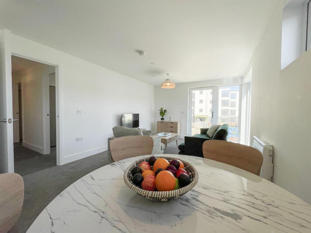 Living Room / Kitchen