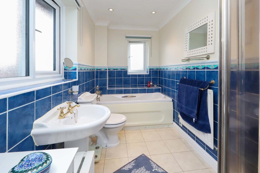 2 Heatherfold Way...