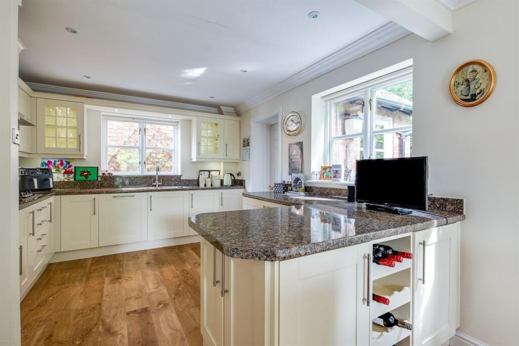 219374_967273_IMG...