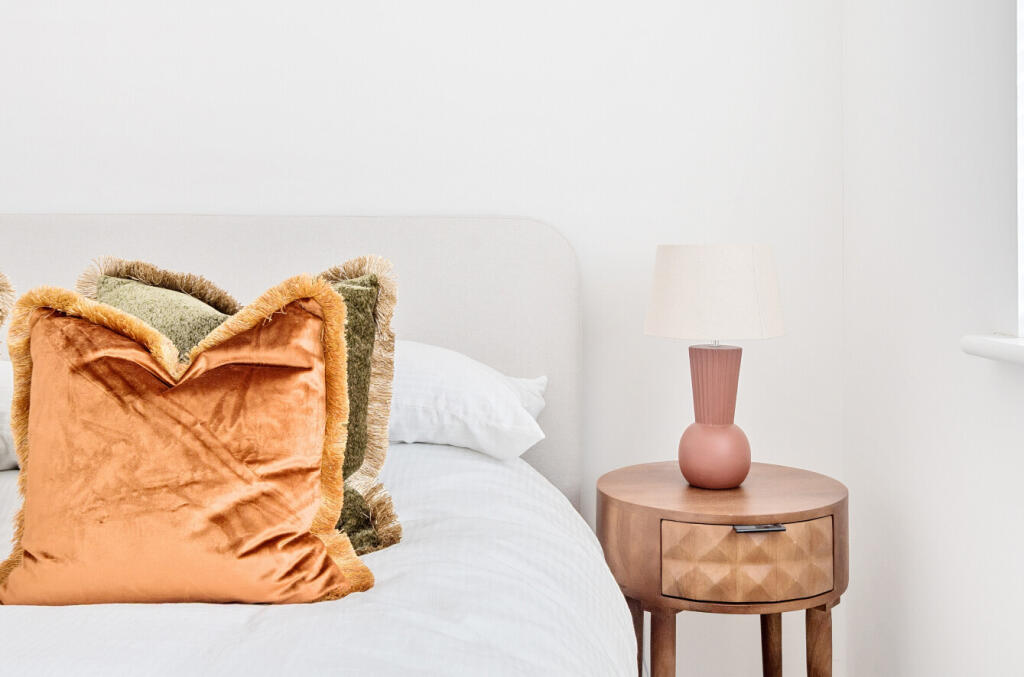 1319079-10-686786...