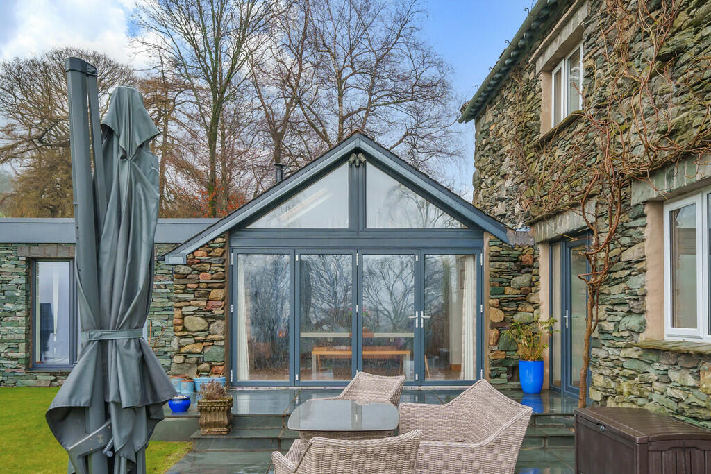 Outdoor Patio Are...