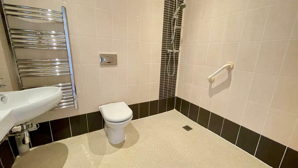 FULLY TILED WET ROOM