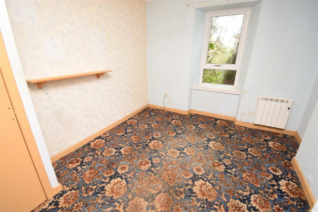 DINING ROOM (2).JPG