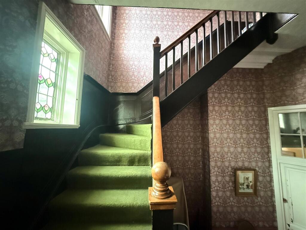 Hallway and stairs - a.jpg