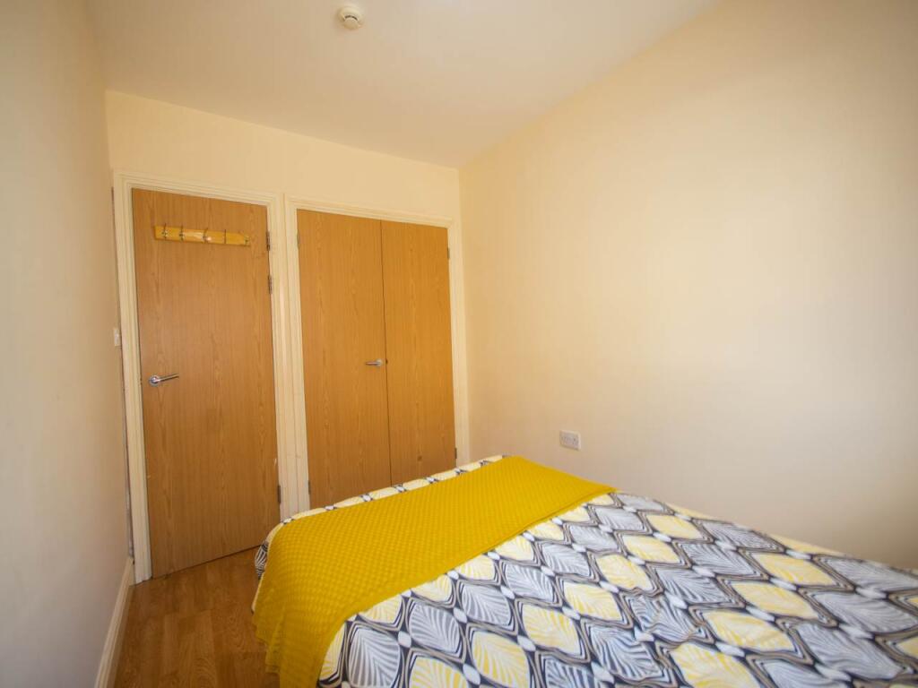 Flat 2, 1 Russell St