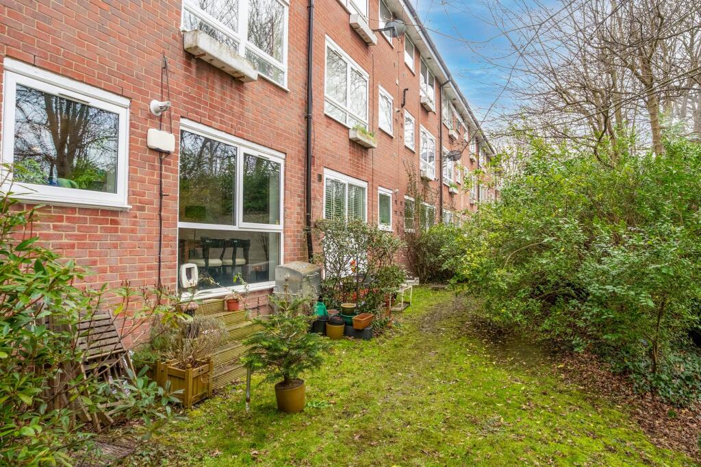 For Sale 1 Bedroom Flat SE19 Eskmont Ridge Communal Garden