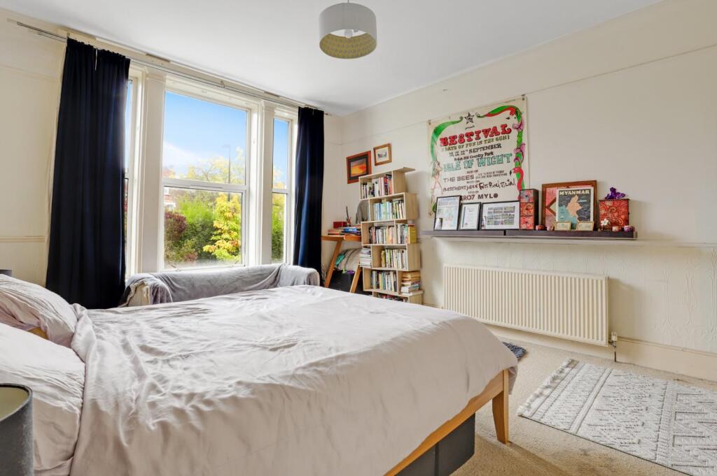 02-0b7bJHPropWorld - FLat 2, 76 Lawrie Park Road -