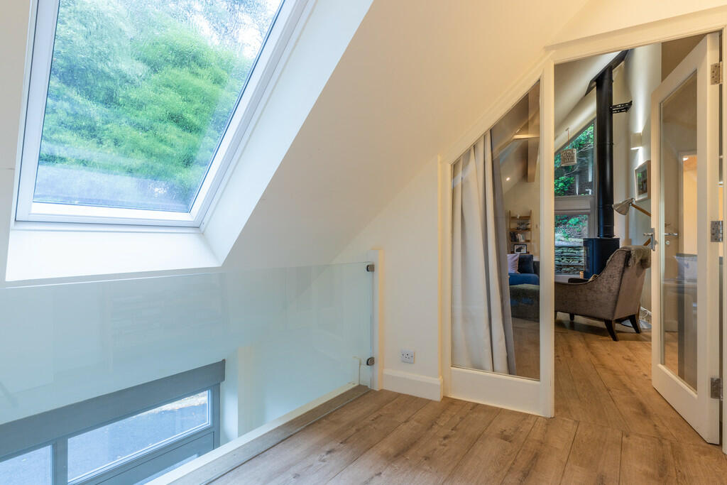 Gallery Landing A...