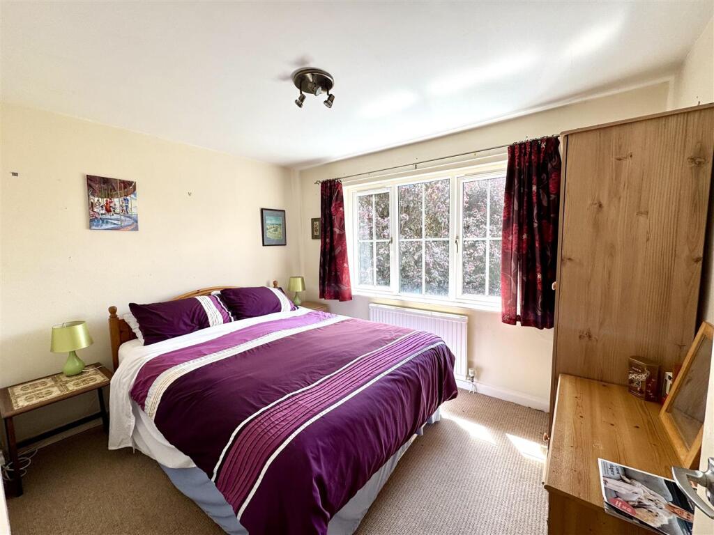 BEDROOM 4