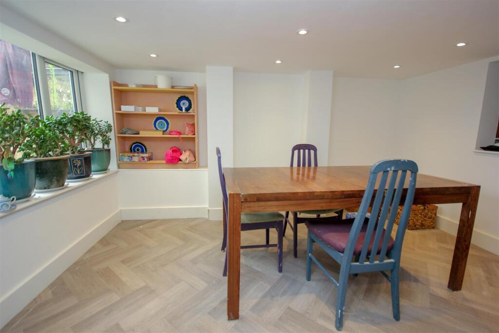 Dining Room.jpg