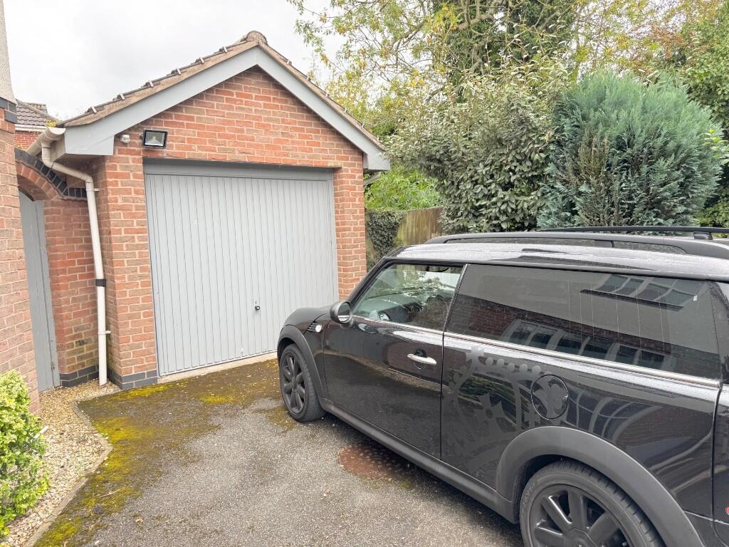 Detached garage 