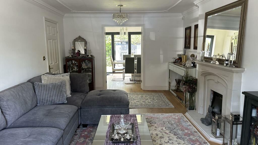 LOUNGE VIEW 2