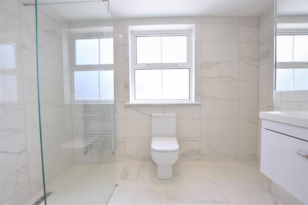 EN SUITE SHOWER ROOM