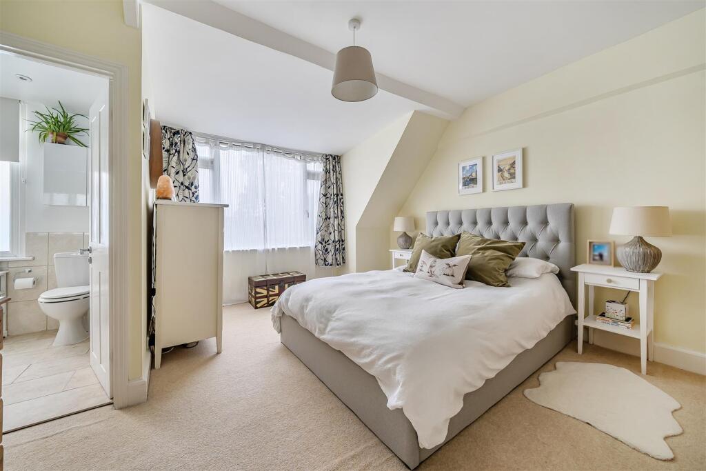 Master Bedroom .jpg