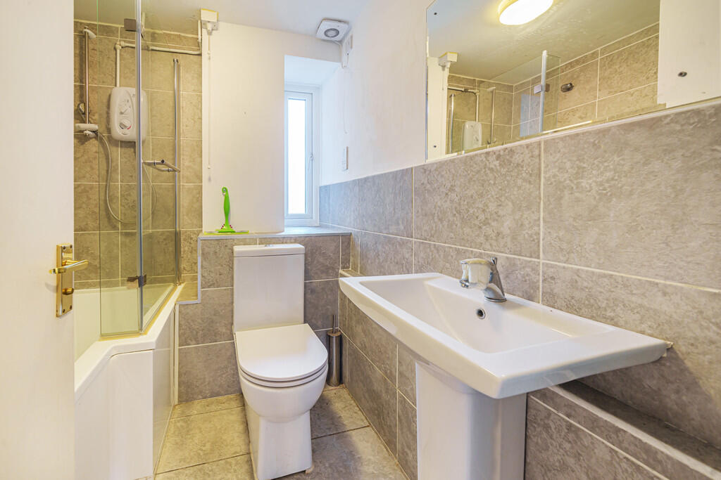 The Flat - Bathro...