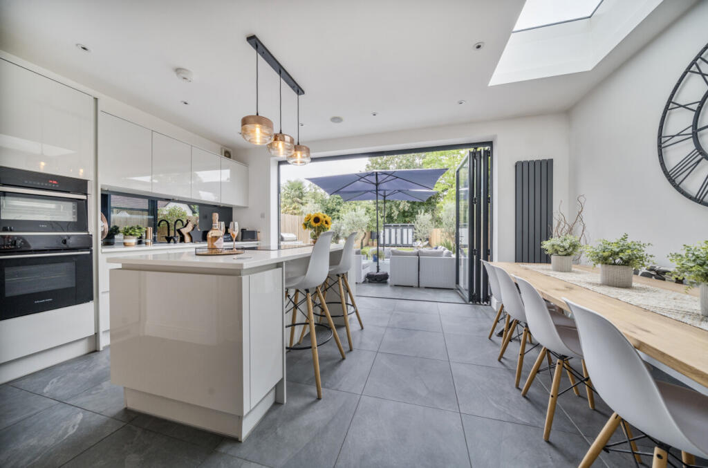 1330344-25-6884f2...